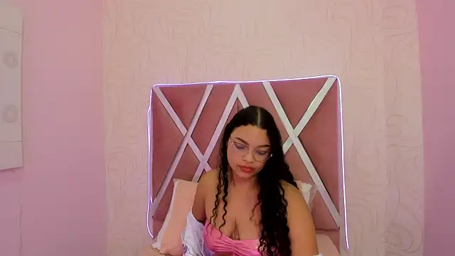natalyy_rose Adlı Modelin Canlı XXX Sohbeti