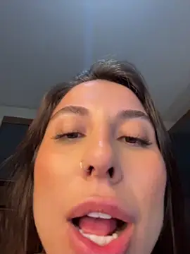 Carolini09 XXX чат на живо