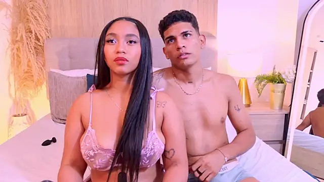 RoseAndDominic Chat XXX in diretta
