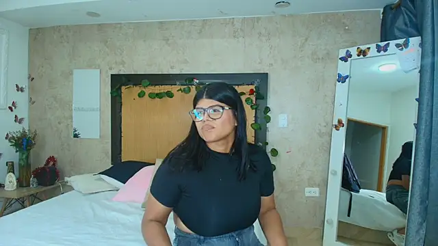 mialopez52 Adlı Modelin Canlı XXX Sohbeti