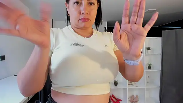 natural_bigboobs' Live XXX Chat