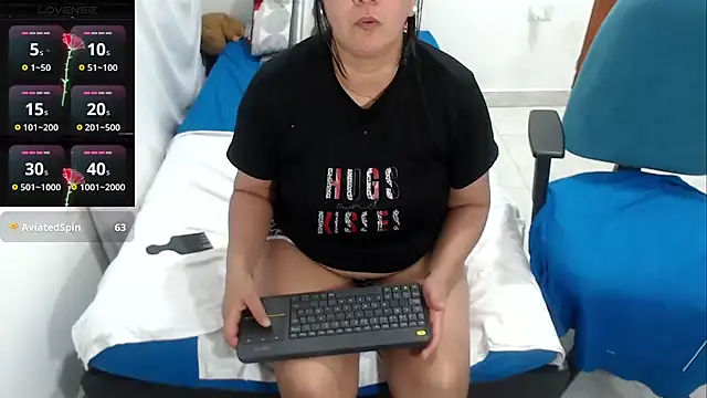צ'אט XXX בשידור חי של LAURA_Foxht