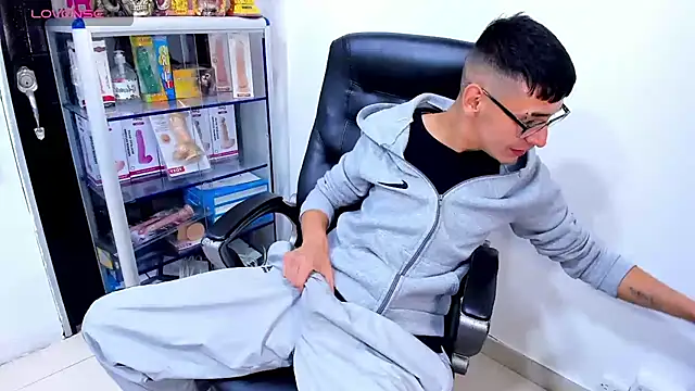Alexx_bigcockk's Live XXX Chat