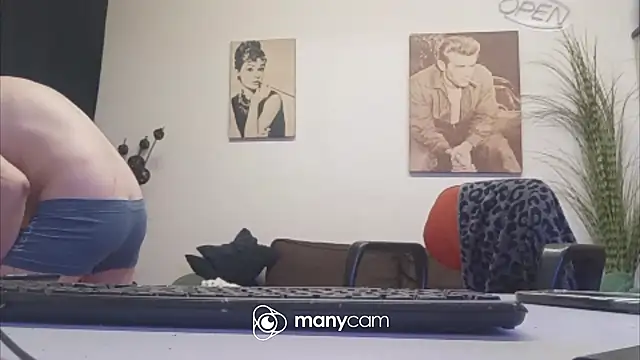 XXX chat uživo modela der_dino30