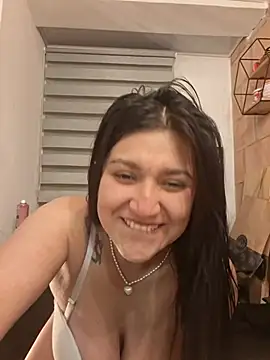 Magenta_Moon Adlı Modelin Canlı XXX Sohbeti