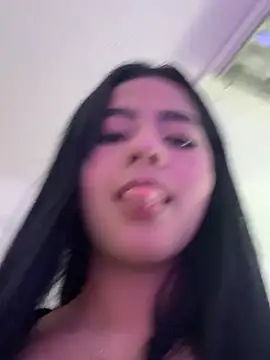 _kyraa_'s Live XXX Chat