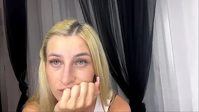 Velourlab élő XXX-chatje