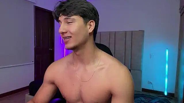 CHRIS_MORGAN1 Adlı Modelin Canlı XXX Sohbeti