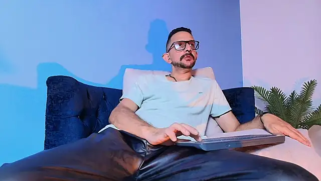 XXX chat uživo modela pigbananax