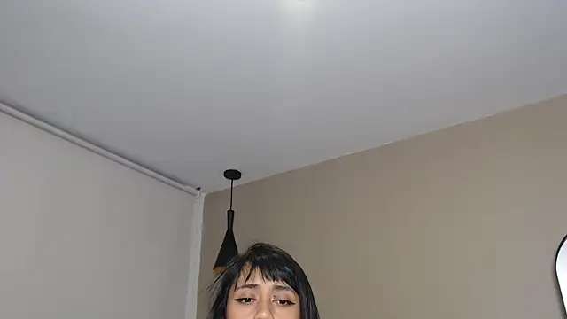 juli_love11 Adlı Modelin Canlı XXX Sohbeti