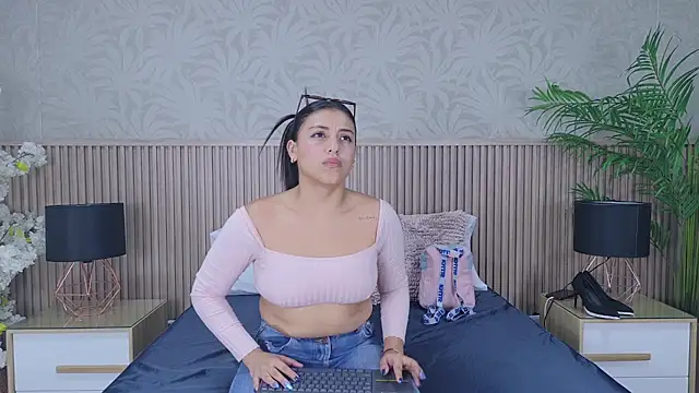 Lexxi_gb Adlı Modelin Canlı XXX Sohbeti