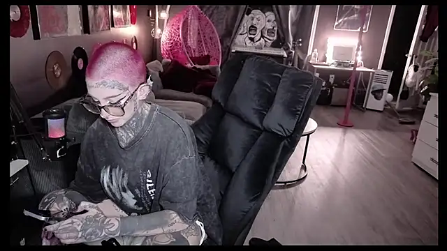 bambitatted élő XXX-chatje