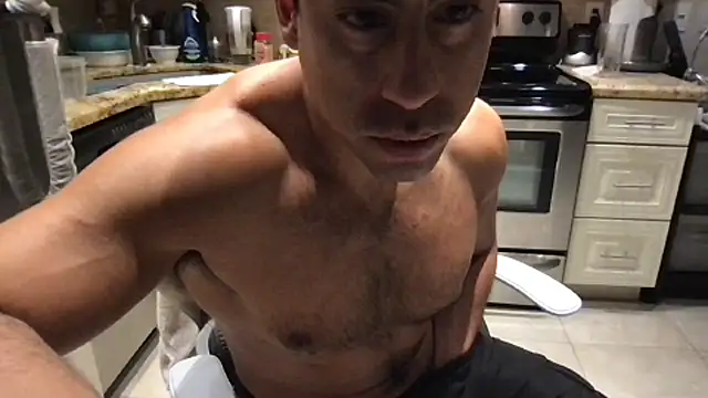 Онлайн чат XXX BigGuyMuscle
