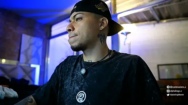 Chat +18 de AlphaMasterXxx ao vivo