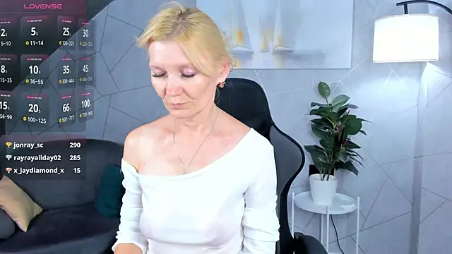 Czat XXX na żywo – Julie_Lucas