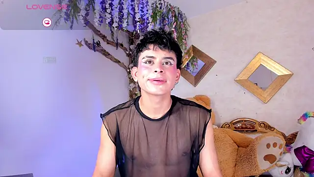 Chat XXX en directo de HungLatinoFemboy