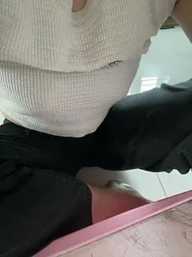 Milk_Mom99 Chat XXX live