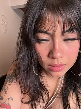 دردشة NefertitiXO الجنسية المباشرة