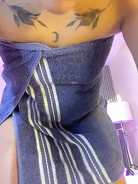 Živý XXX chat EMILYY_FOXY