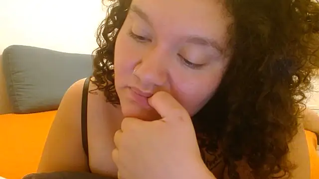 HeidiSanabria élő XXX-chatje