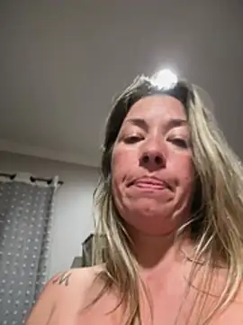 MiraKisss' Webcam Show