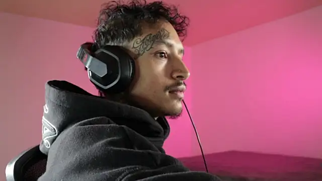 trieone's Live XXX Chat