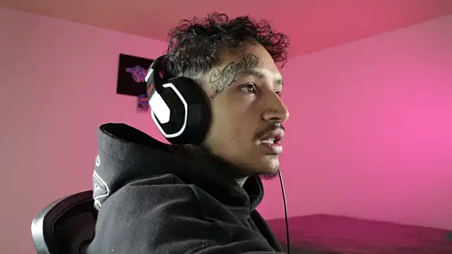 trieone's Live XXX Chat