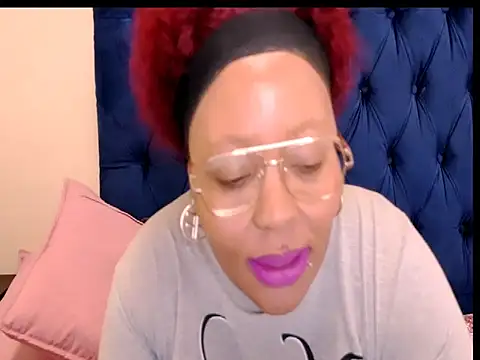 EbonySkyeXX Chat XXX in diretta