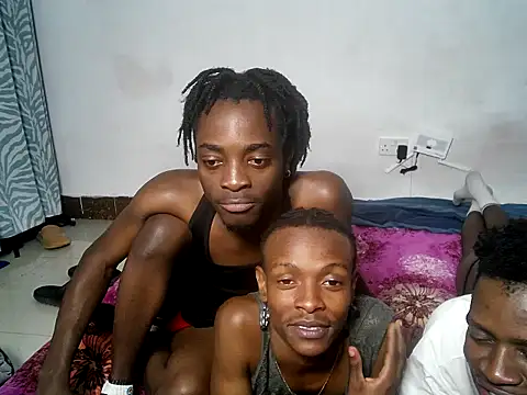 threemanias élő XXX-chatje
