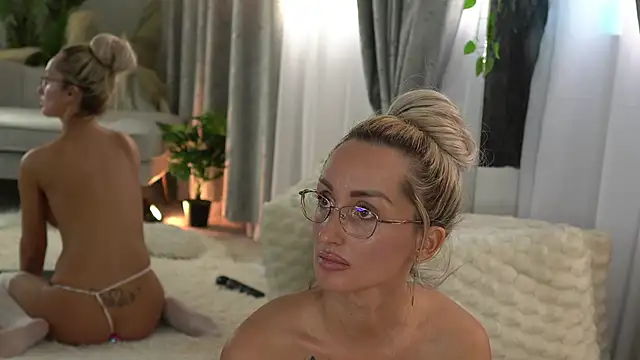 IsabelleEthan's Live XXX Chat