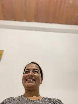 XXX chat uživo modela Jlo_69