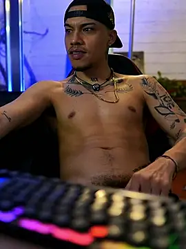 AlphaMasterXxx – Naživo XXX chat