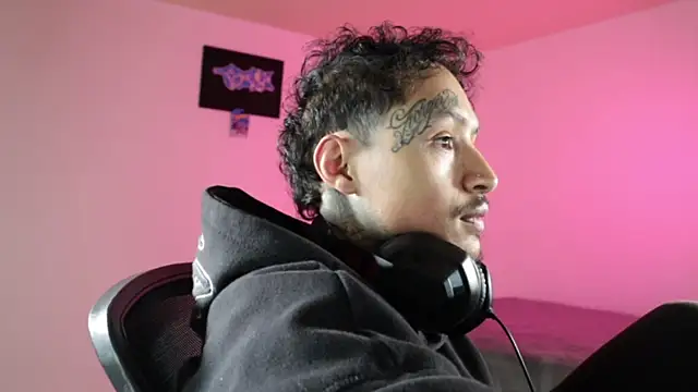 trieone's Live XXX Chat