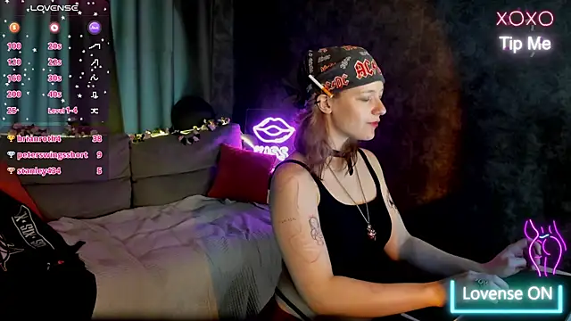 Ricki_Bloom Adlı Modelin Canlı XXX Sohbeti