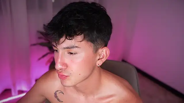 Show modela sweettaaron01 na web-kameri