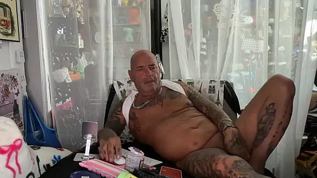 Živý XXX chat lovetatts64