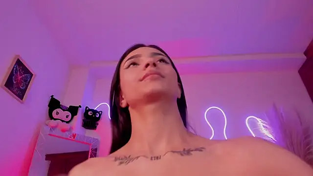 CarolineEvanss_11's Live XXX Chat