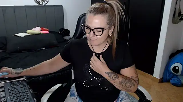 perlagoloza05's Live XXX Chat