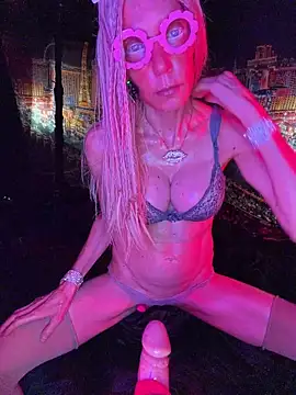 1NikiVegas 现场XXX聊天