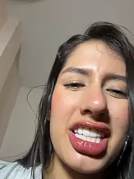 Julieta_Duque Adlı Modelin Canlı XXX Sohbeti