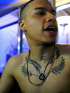 Chat +18 de AlphaMasterXxx ao vivo