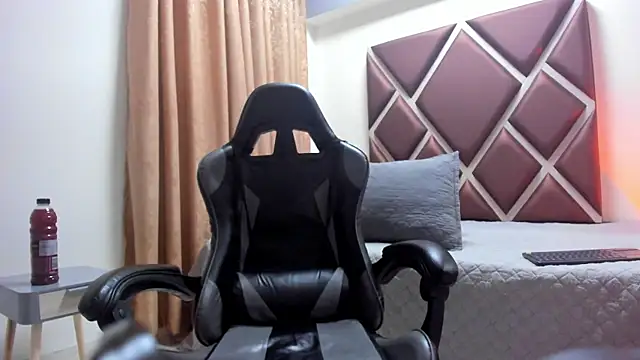 Ithan_Hott Chat XXX in diretta