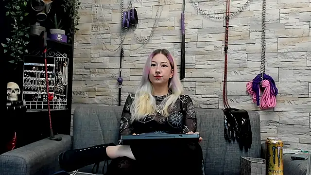 Chatroom XXX en direct de Miss_Kaz