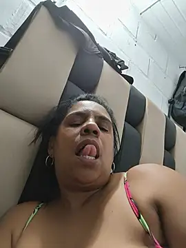 Zeyllyjhonson's Live XXX Chat