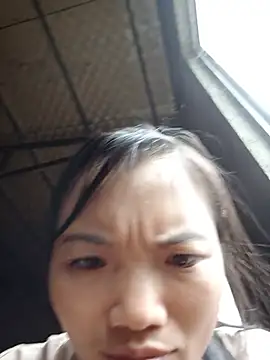 ngan-cute Adlı Modelin Canlı XXX Sohbeti
