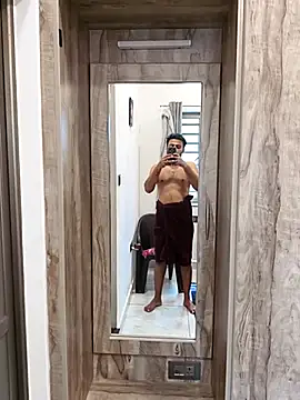 Gujju_chokro Show in webcam
