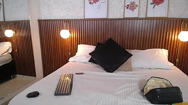 Chat +18 de Ariana_Wayne ao vivo