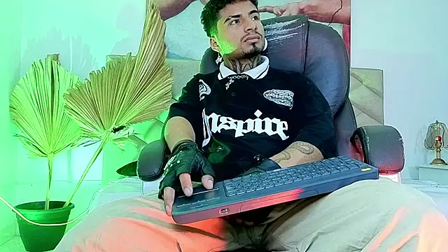 JuanCamiilo_66のライブXXXチャット