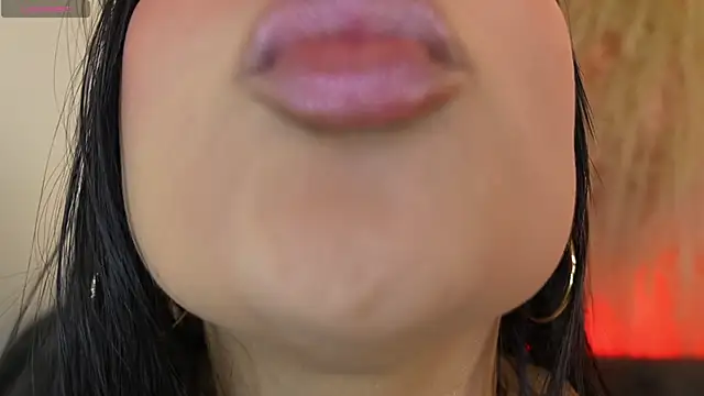Chat XXX en directo de mia_roux1