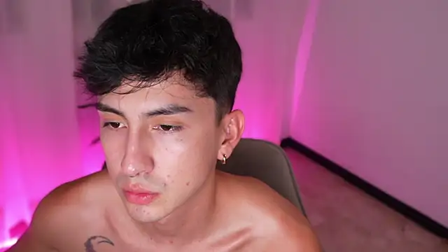 Chat +18 de sweettaaron01 ao vivo